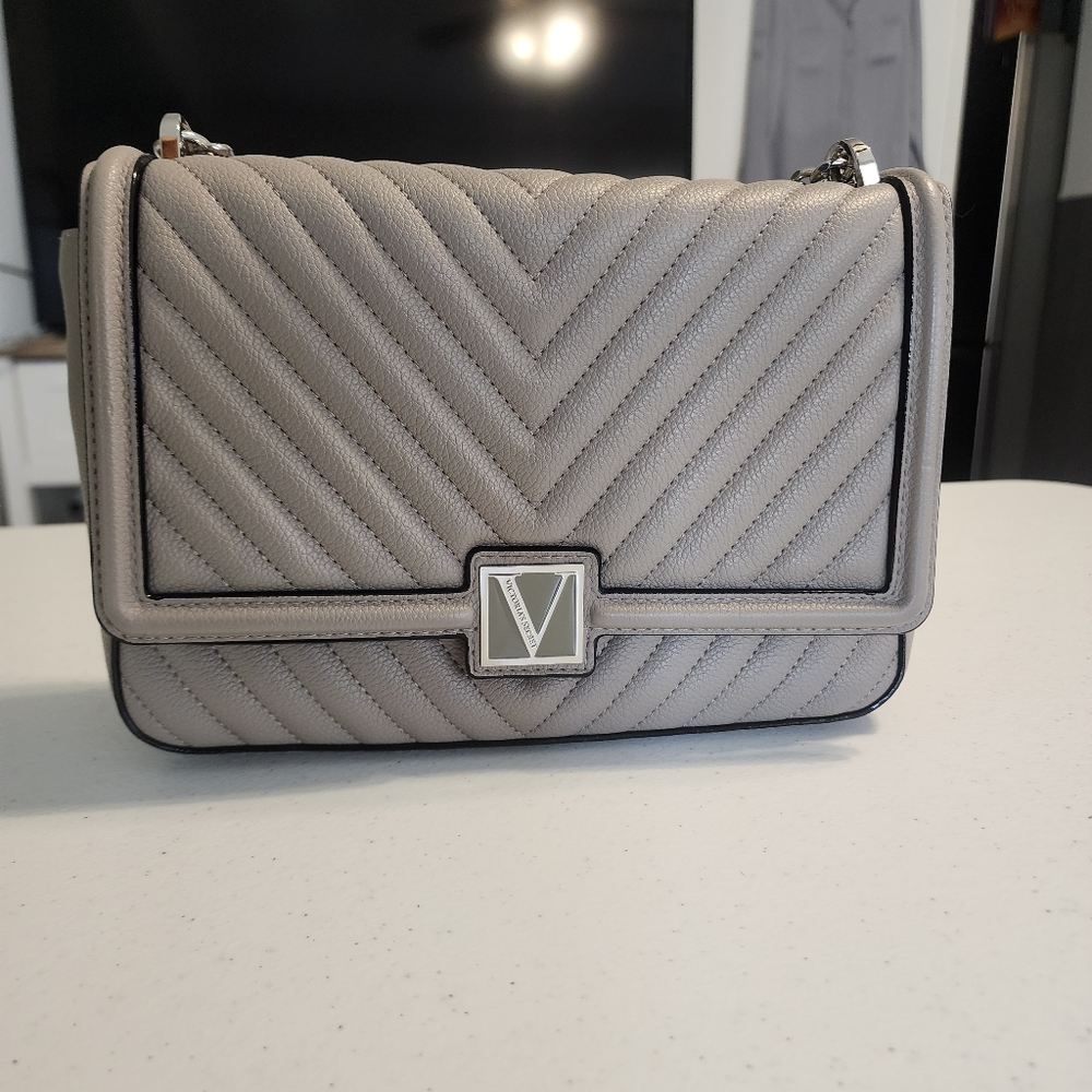 Victoria's Secret Gray Quilted Shoulder Bag with Silver Chain - Picture 4 of 12